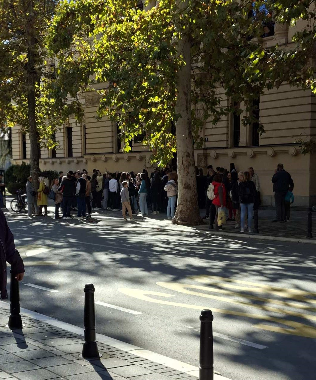 Valjevska gimnazija- poziv na mir i zakonit rad