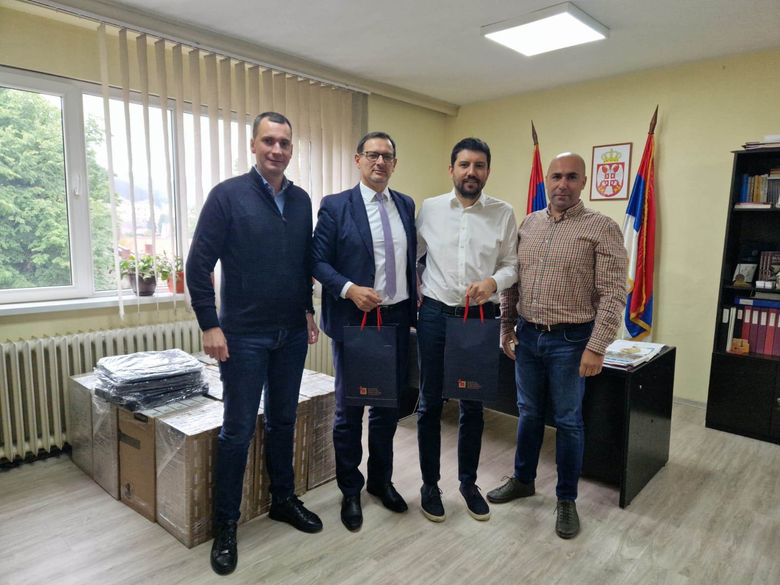 Ministarstvo državne uprave doniralo laptopove Valjevu, Lajkovcu i Ljigu