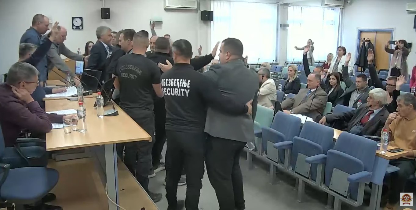 Skandalozno zasedanje: Sednica Skupštine Valjeva završena pre nego što je i počela