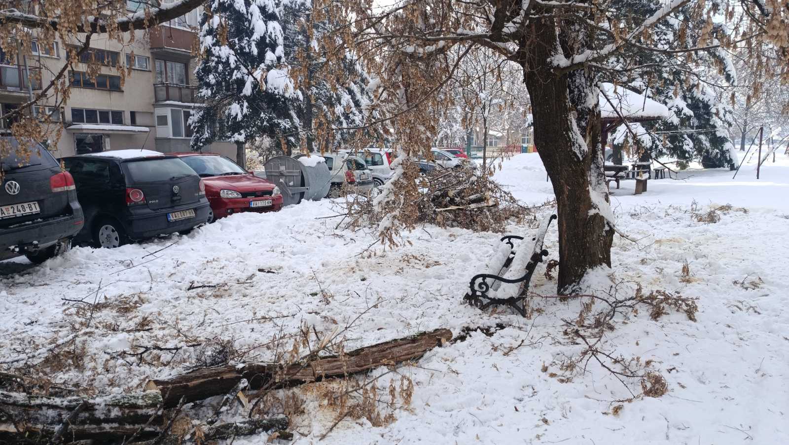 JKP „Vidrak“ uklanja posledice snega, parkiranje besplatno do daljeg