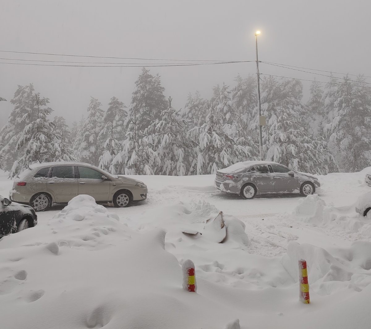 Sneg juče napravio kolaps na Divčibarama danas stanje normalnije